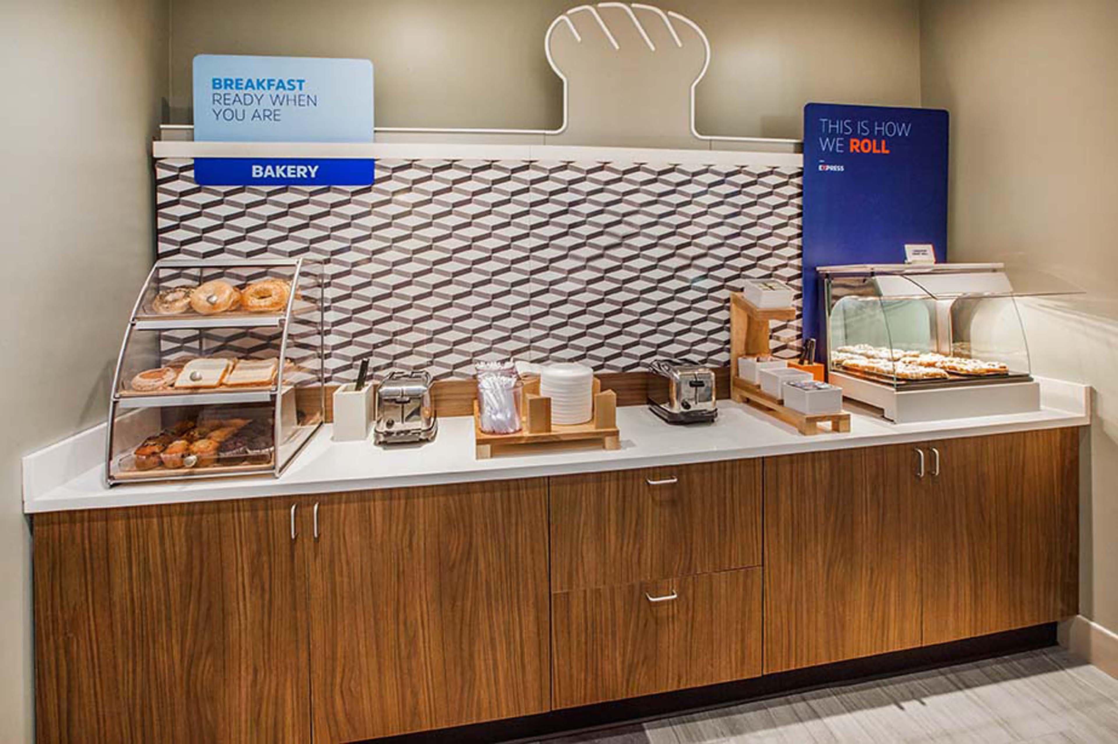 Holiday Inn Express Hotel & Suites Dublin By Ihg Ngoại thất bức ảnh