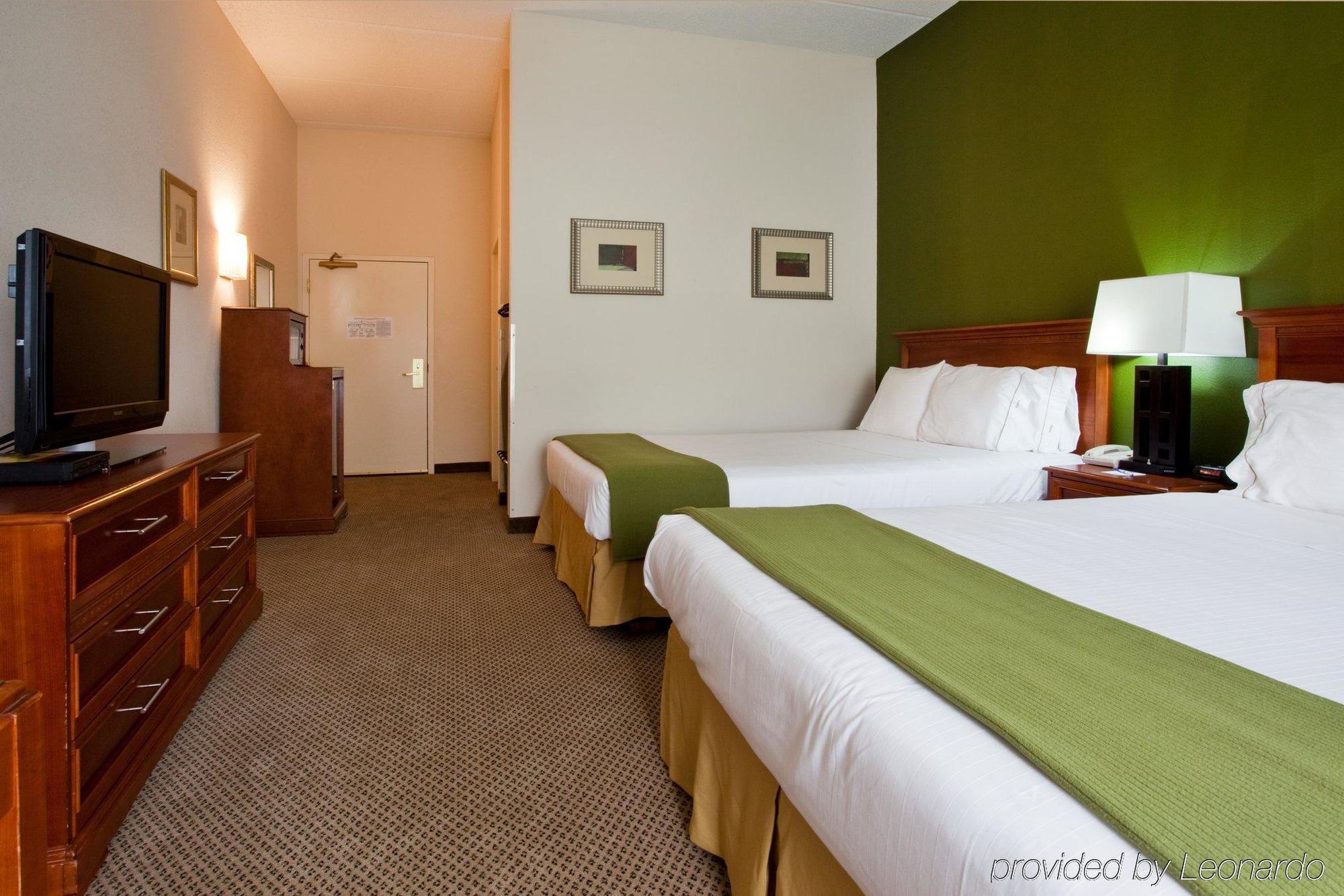 Holiday Inn Express Hotel & Suites Dublin By Ihg Phòng bức ảnh