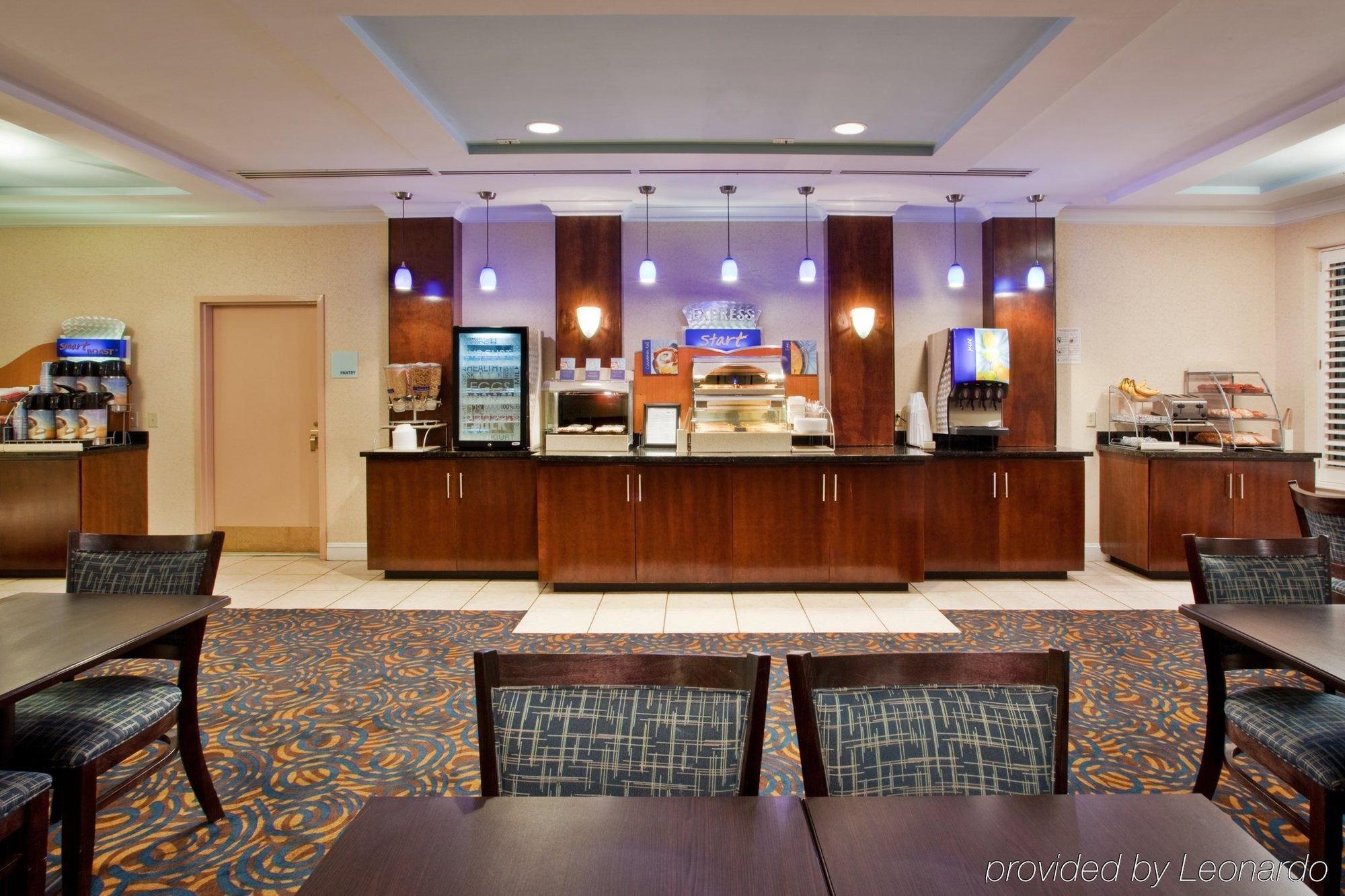 Holiday Inn Express Hotel & Suites Dublin By Ihg Ngoại thất bức ảnh