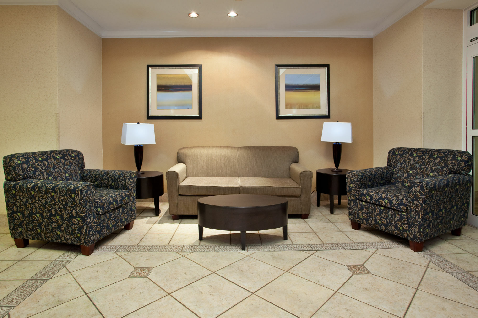 Holiday Inn Express Hotel & Suites Dublin By Ihg Ngoại thất bức ảnh