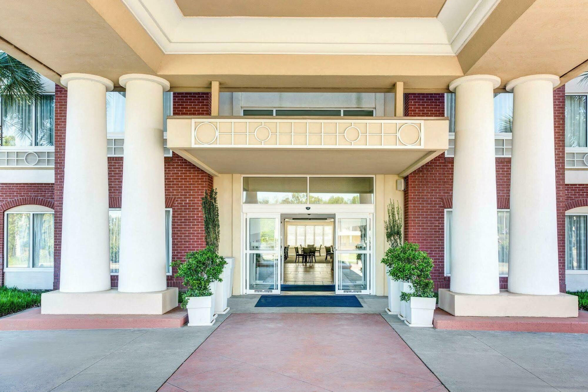 Holiday Inn Express Hotel & Suites Dublin By Ihg Ngoại thất bức ảnh